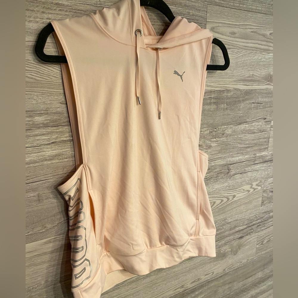 Puma top